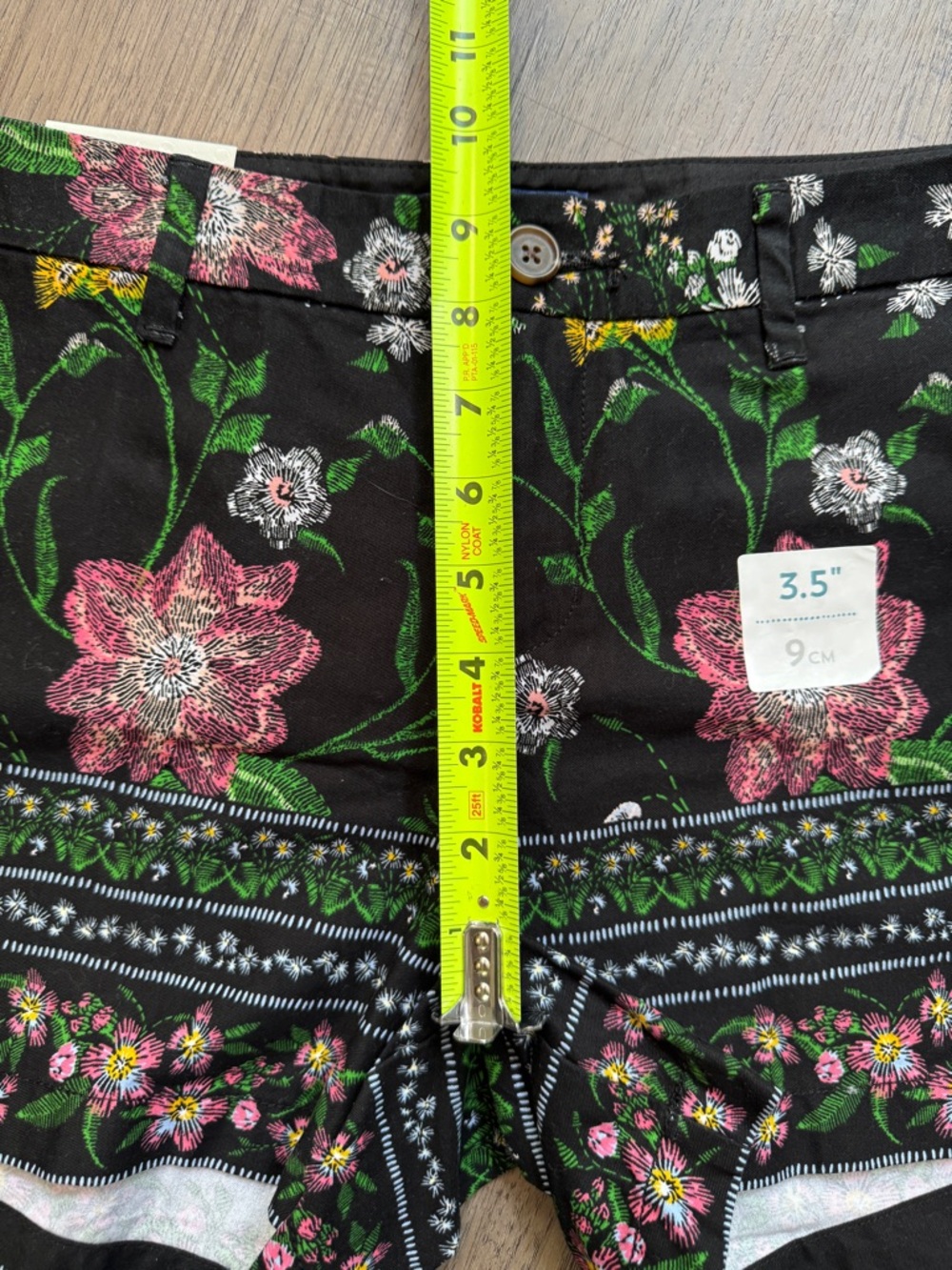 Old Navy Everyday Short - Black Floral Pattern - Size 6 - Picture 7 of 11
